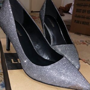 Le château Metallic Glamorous pointy toe pump